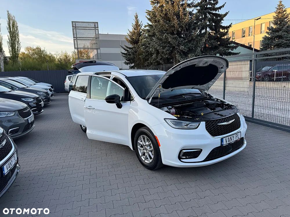 Chrysler Pacifica - 12