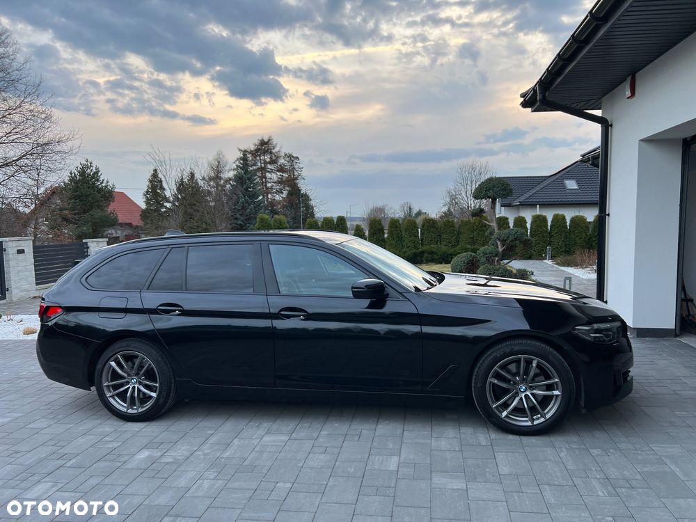 BMW Seria 5 520d Sport Line - 2
