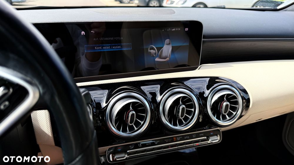 Mercedes-Benz Klasa A 220 4-Matic 7G-DCT - 31