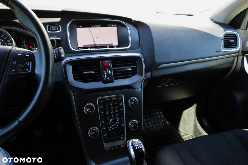 Volvo V40 T2 Momentum - 13