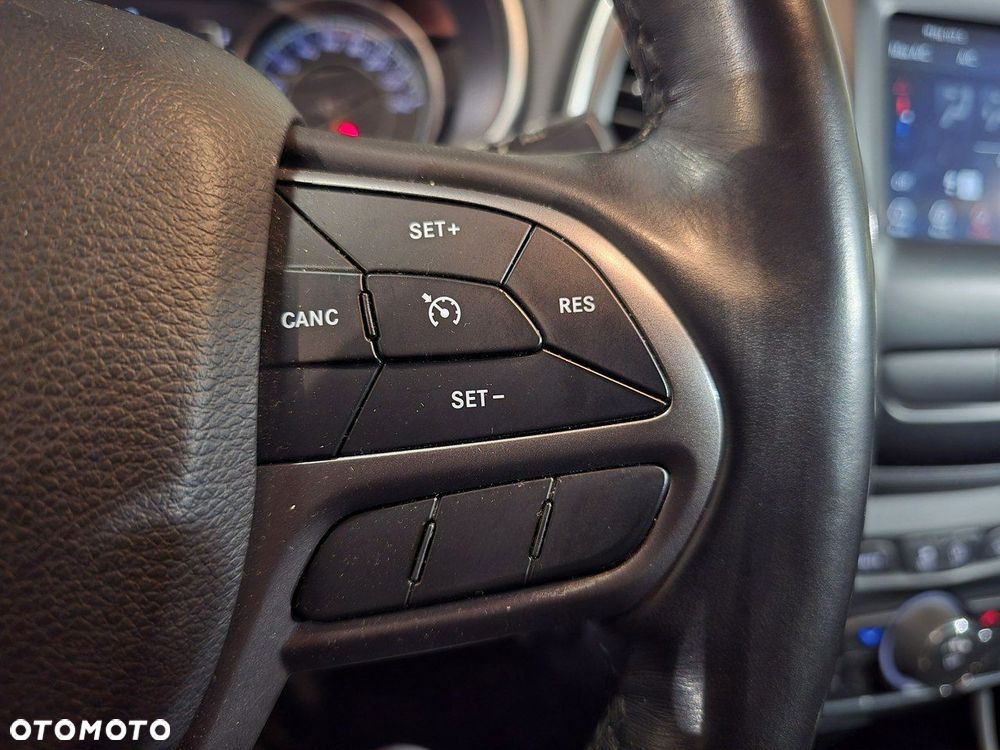 Jeep Cherokee - 24