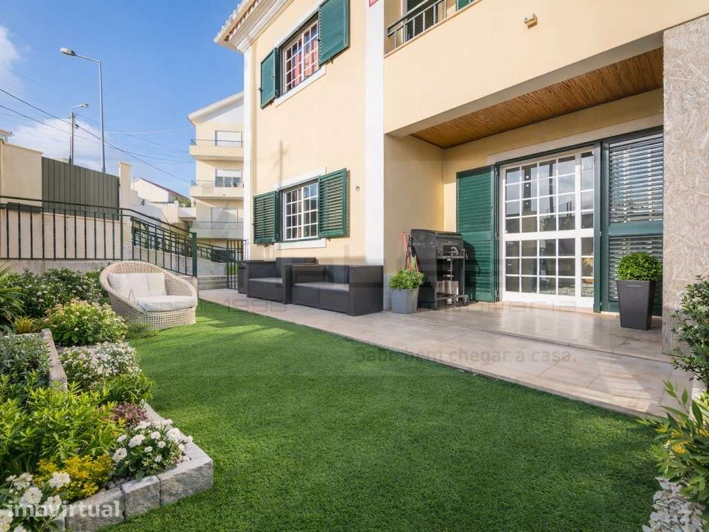 Excelente Moradia T5 com Ótimas Áreas e Espaço Exterior - Grande imagem: 3/32