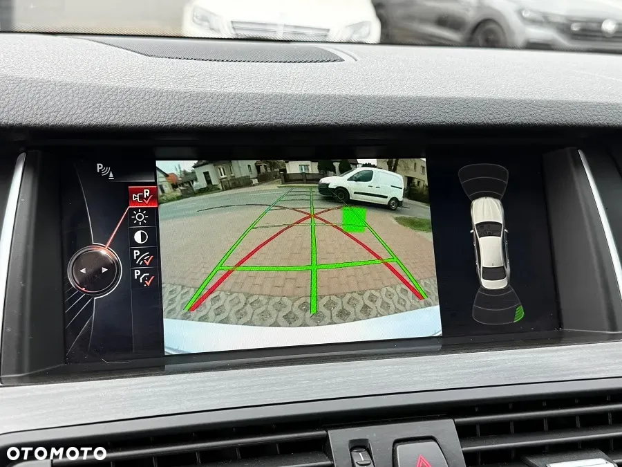 BMW Seria 5 528i xDrive - 29