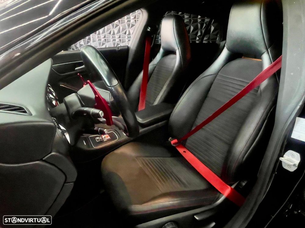 Mercedes-Benz CLA 45 AMG Shooting Brake 4-Matic - 12
