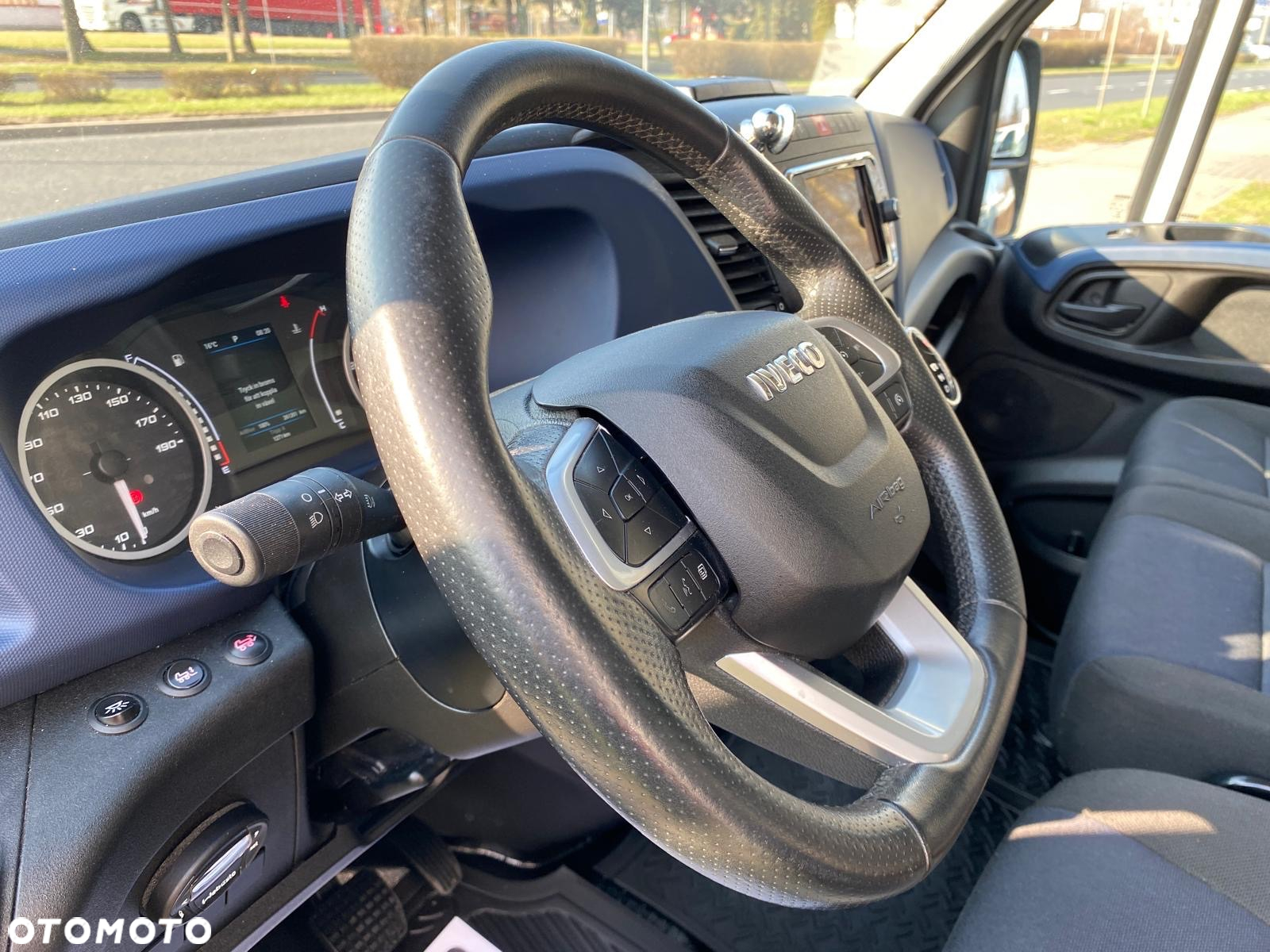 Iveco DAILY 35-160 HI-MATIC KONTENER WINDA WYSOKOŚĆ KONTENERA 2,5 M - 29