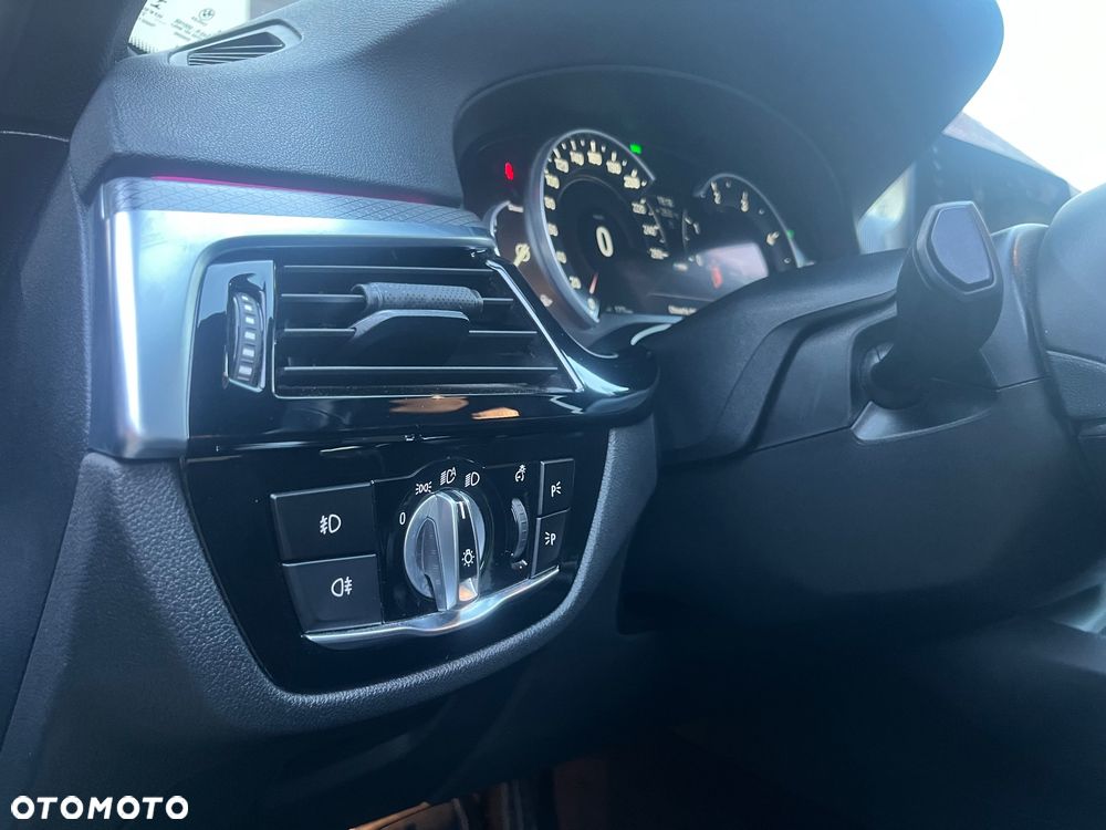 BMW Seria 5 520d xDrive M Sport sport - 21