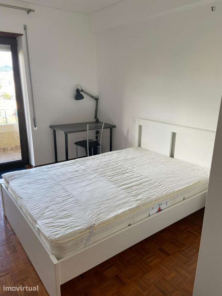 Quarto - localizado em Coimbra - Grande imagem: 2/13