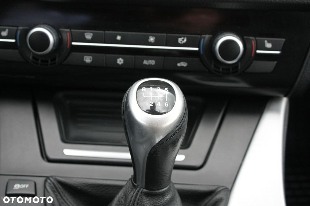 BMW Seria 5 520d - 32