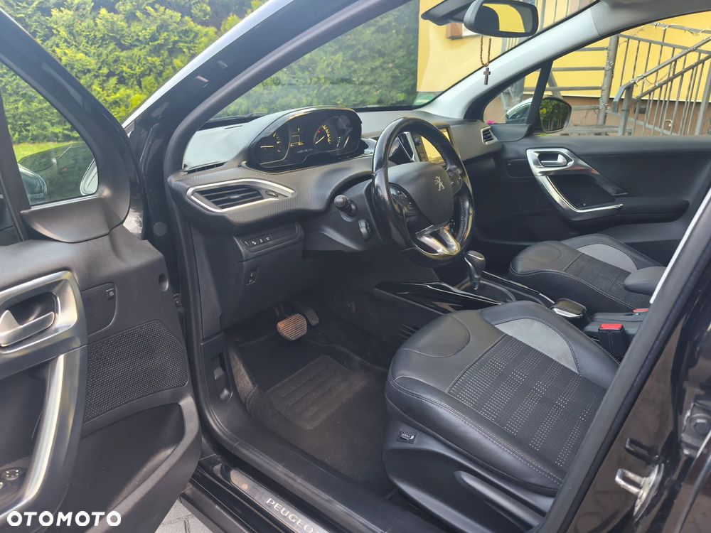 Peugeot 2008 1.2 Pure Tech Allure S&S EAT6 - 10
