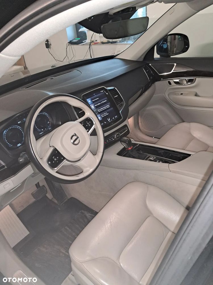 Volvo XC 90 - 9