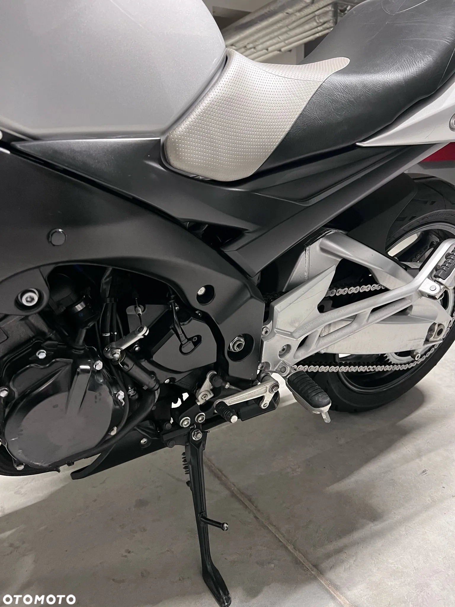 Suzuki GSR - 12