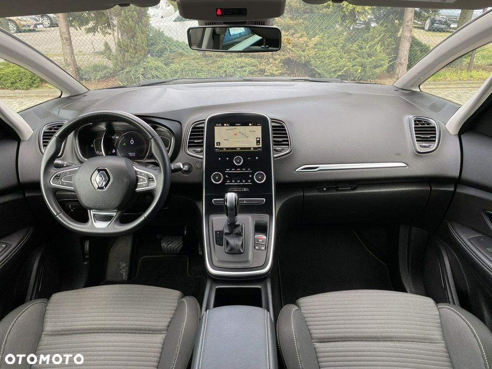 Renault Grand Scenic - 10