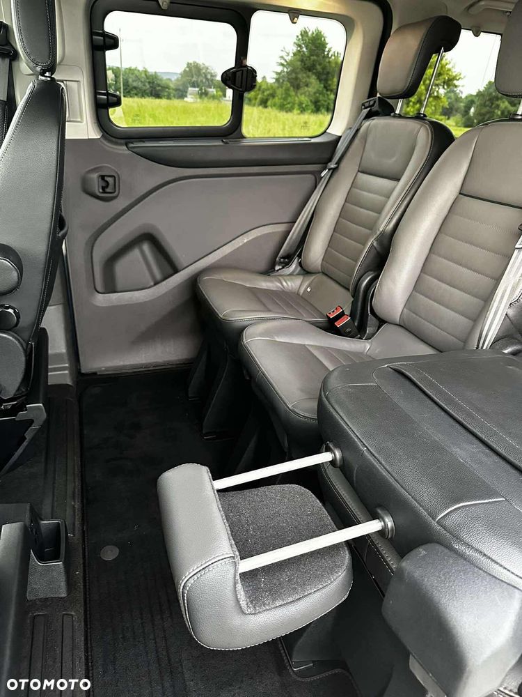 Ford Tourneo Custom - 25