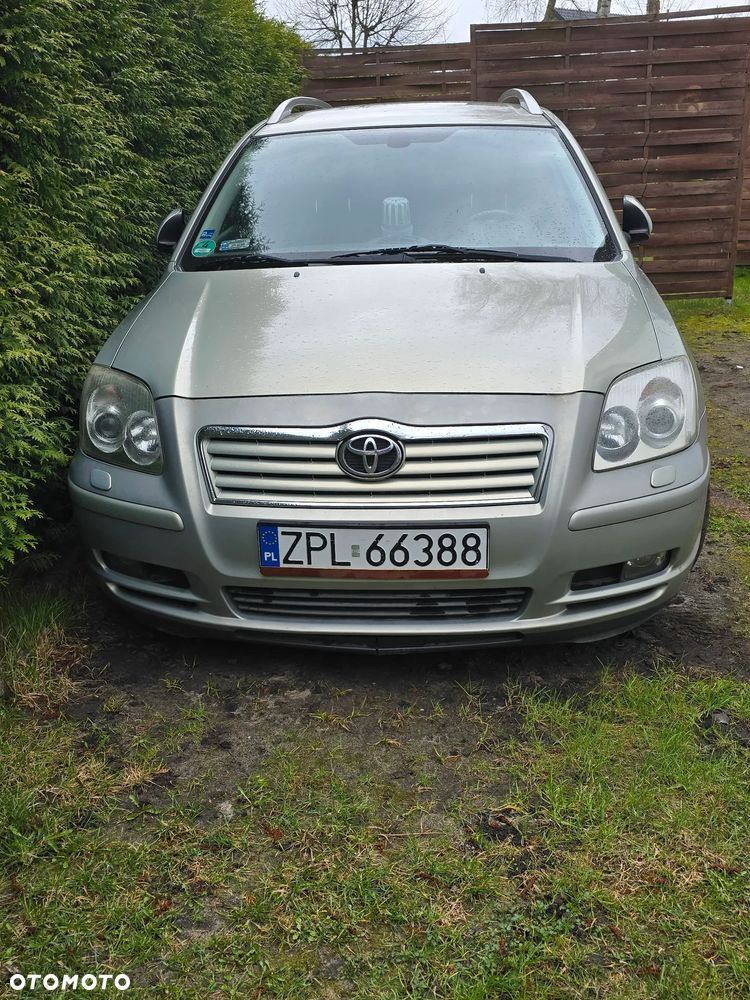 Toyota Avensis 2.2 D-4D Sol - 2