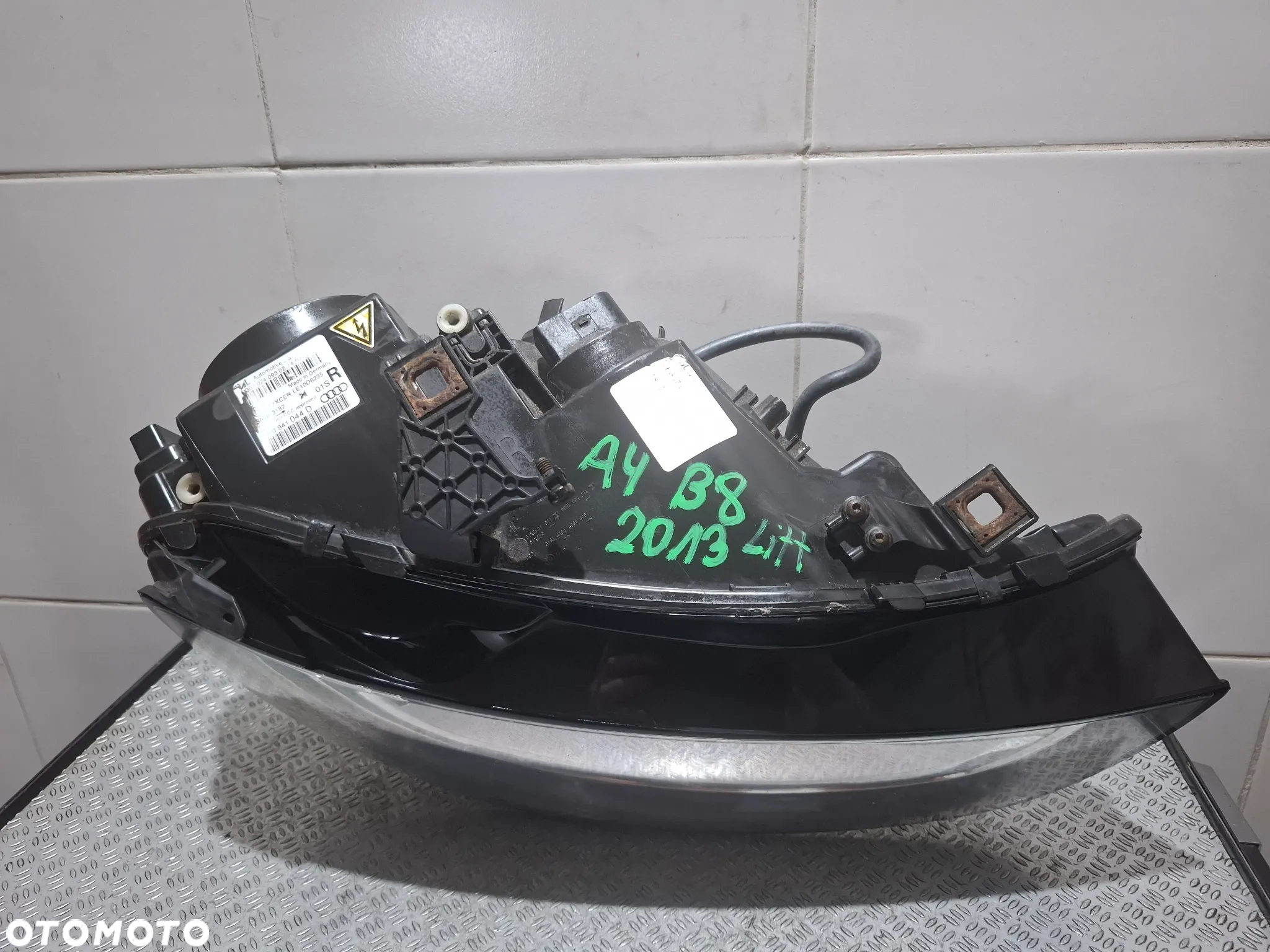 Lampa prawy przód led xenon Audi A4 B8 lift 2013 rok nr 8K0941044D - 2