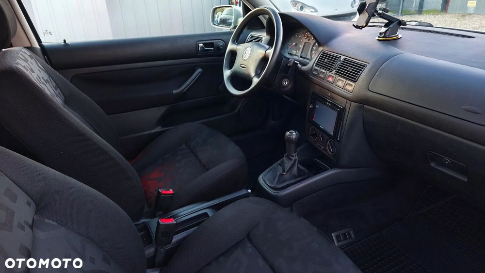 Volkswagen Golf - 24