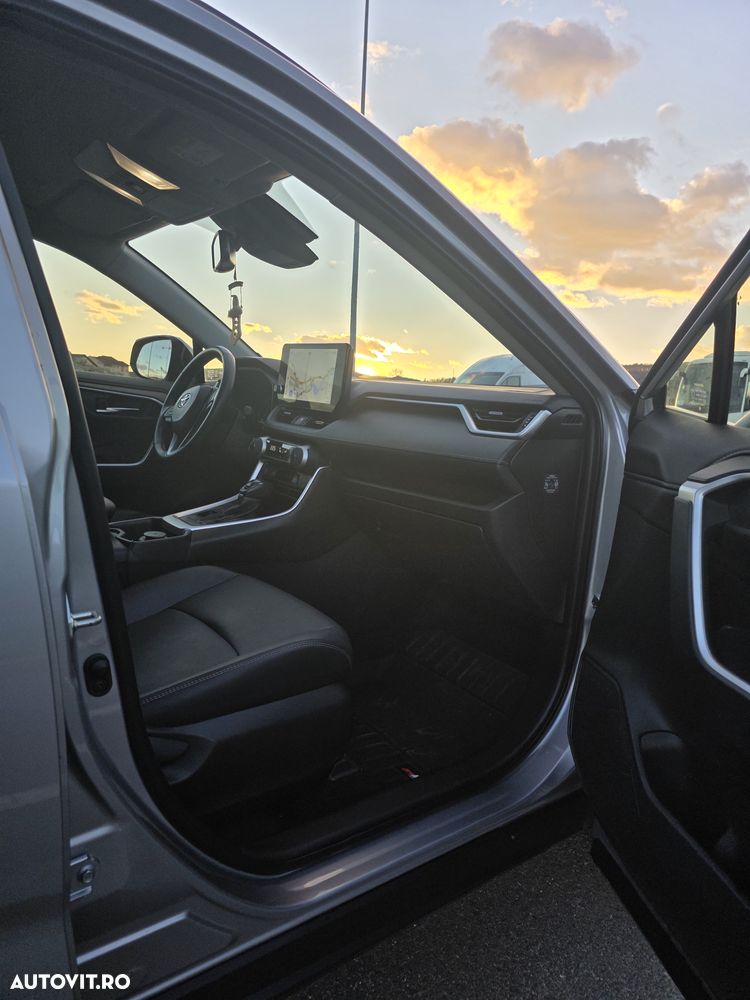 Toyota RAV4 2.5 4x4 Hybrid Team Deutschland - 5