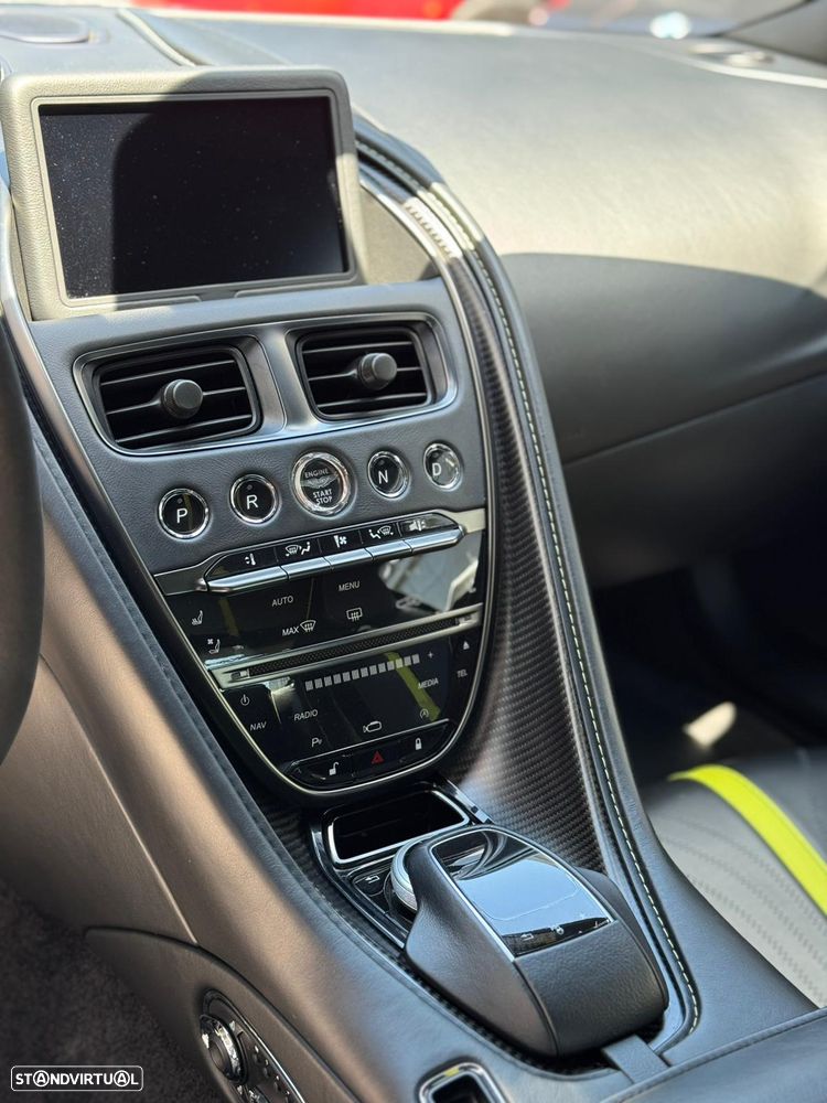 Aston Martin DB11 Coupé V12 AMR - 10