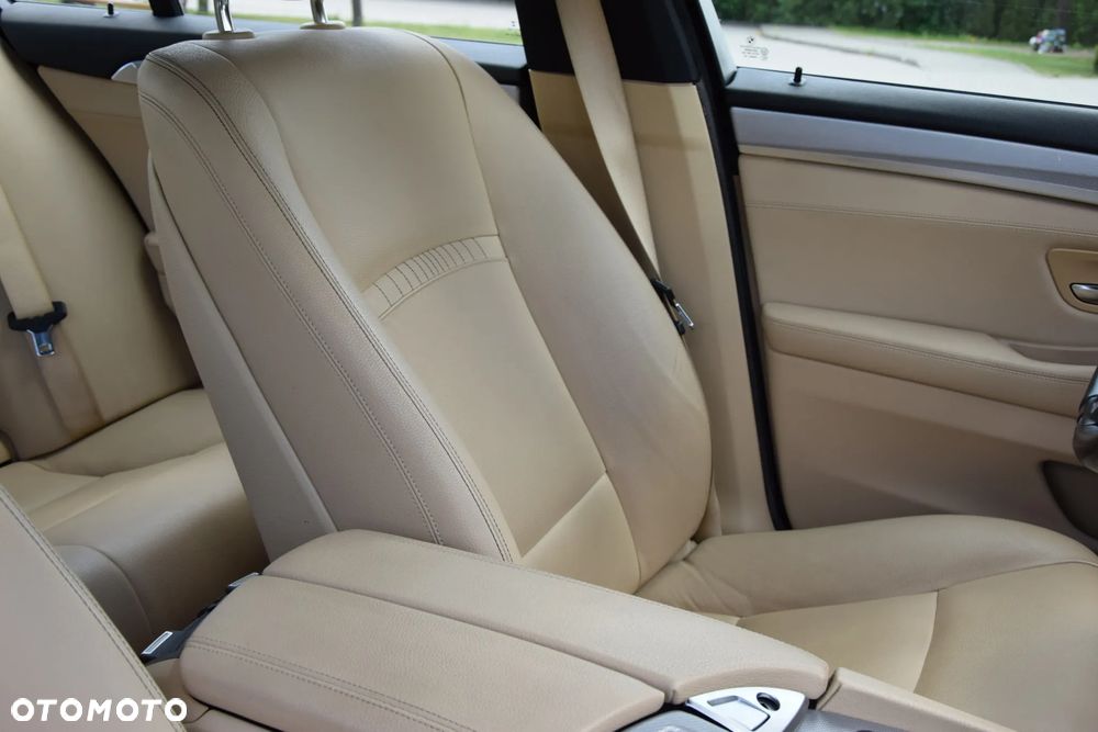 BMW Seria 5 535i Sport-Aut - 21