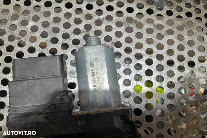 Motoras macara geam spate dreapta 0130821430 Volkswagen VW Golf 5 [20 - 3