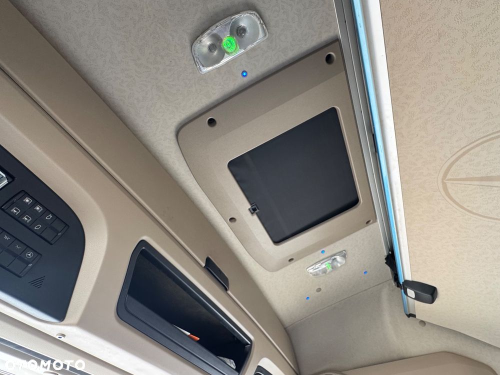 Mercedes-Benz Actros - 29