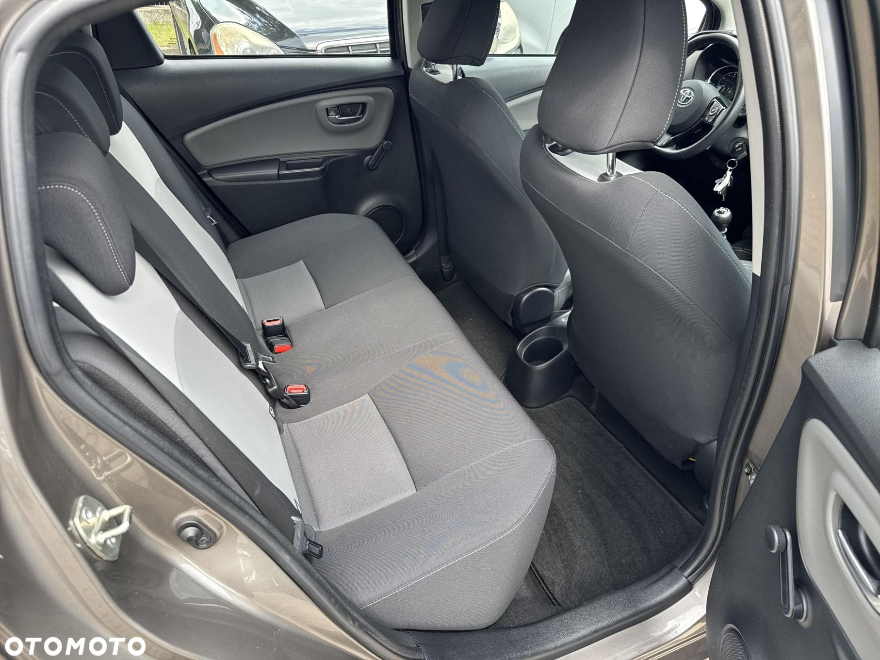 Toyota Yaris - 12
