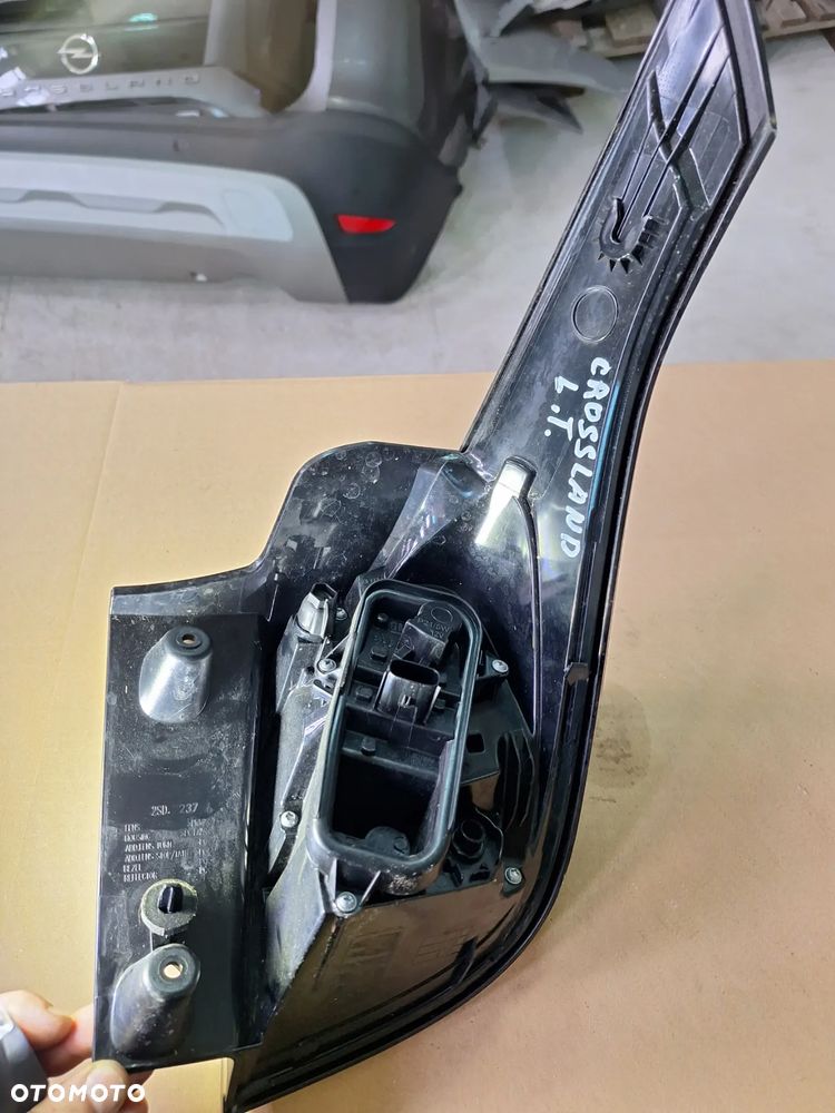 OPEL CROSSLAND lift  21R lampa prawa lewa  tył w błotnik - 15