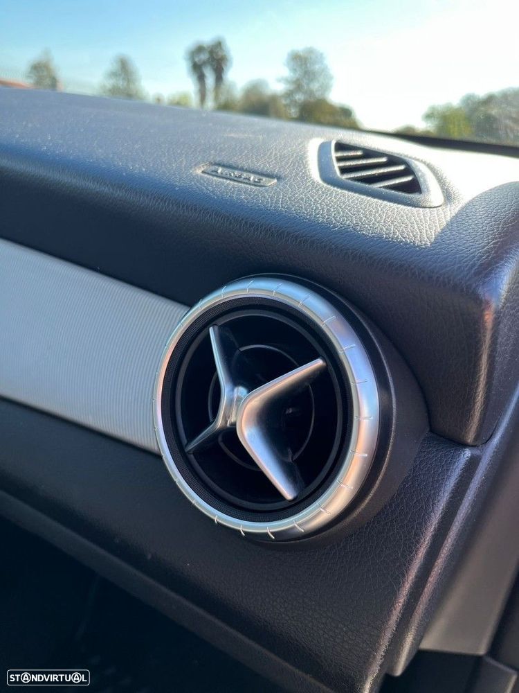 Mercedes-Benz CLA 200 d Shooting Brake - 32