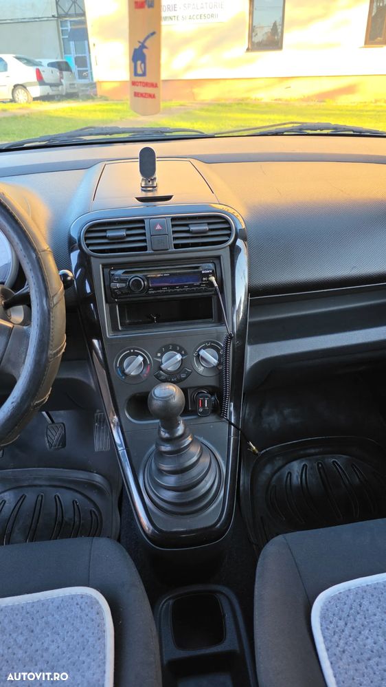 Suzuki Splash 1.0 GC AC - 9