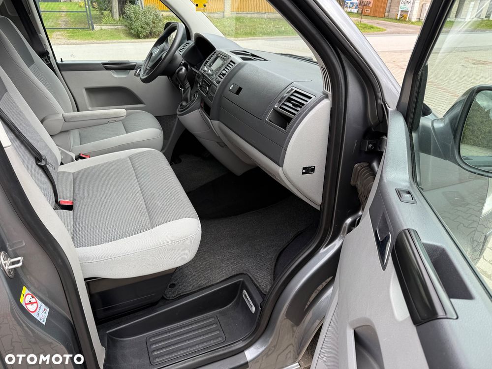 Volkswagen Caravelle - 8