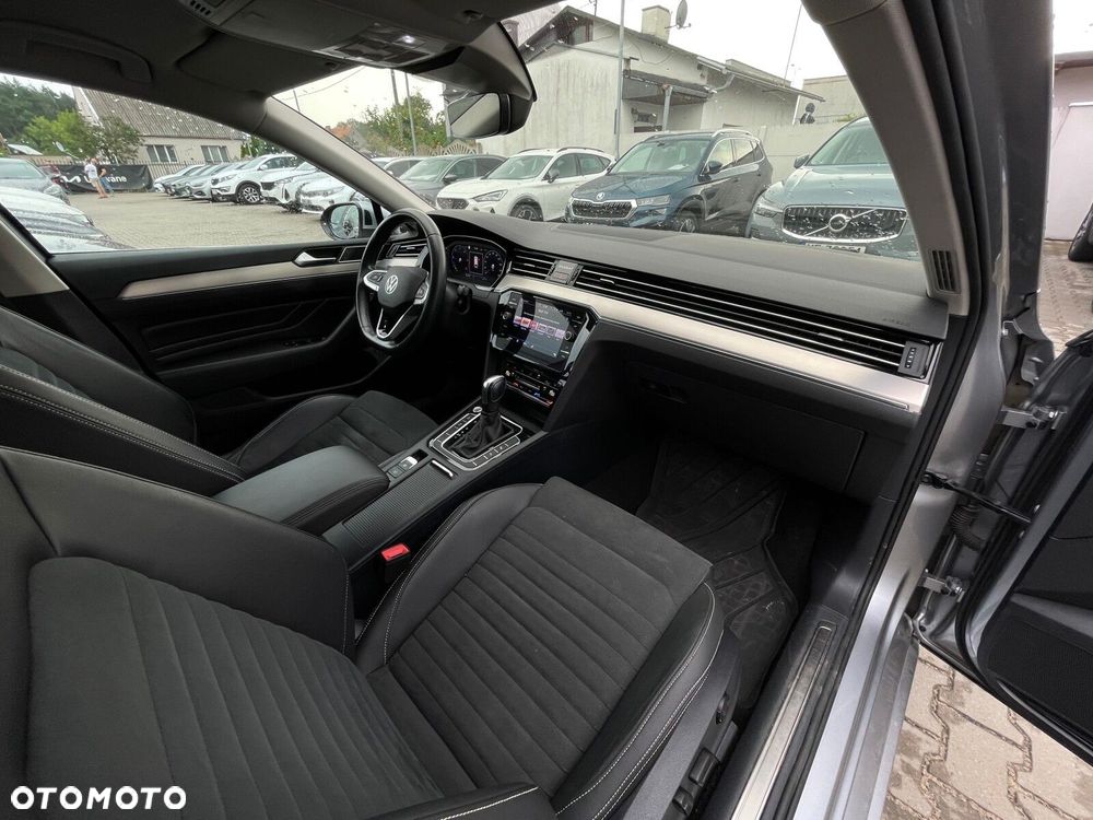 Volkswagen Passat Variant 2.0 TDI EVO Elegance DSG - 18