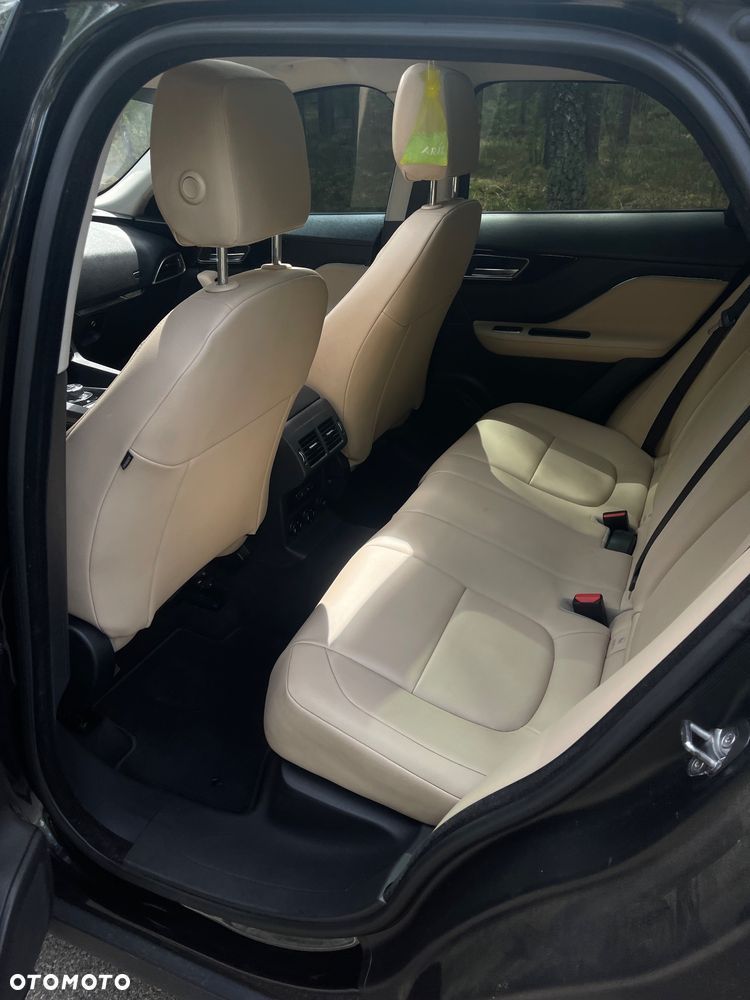 Jaguar F-Pace 35t AWD Prestige - 25