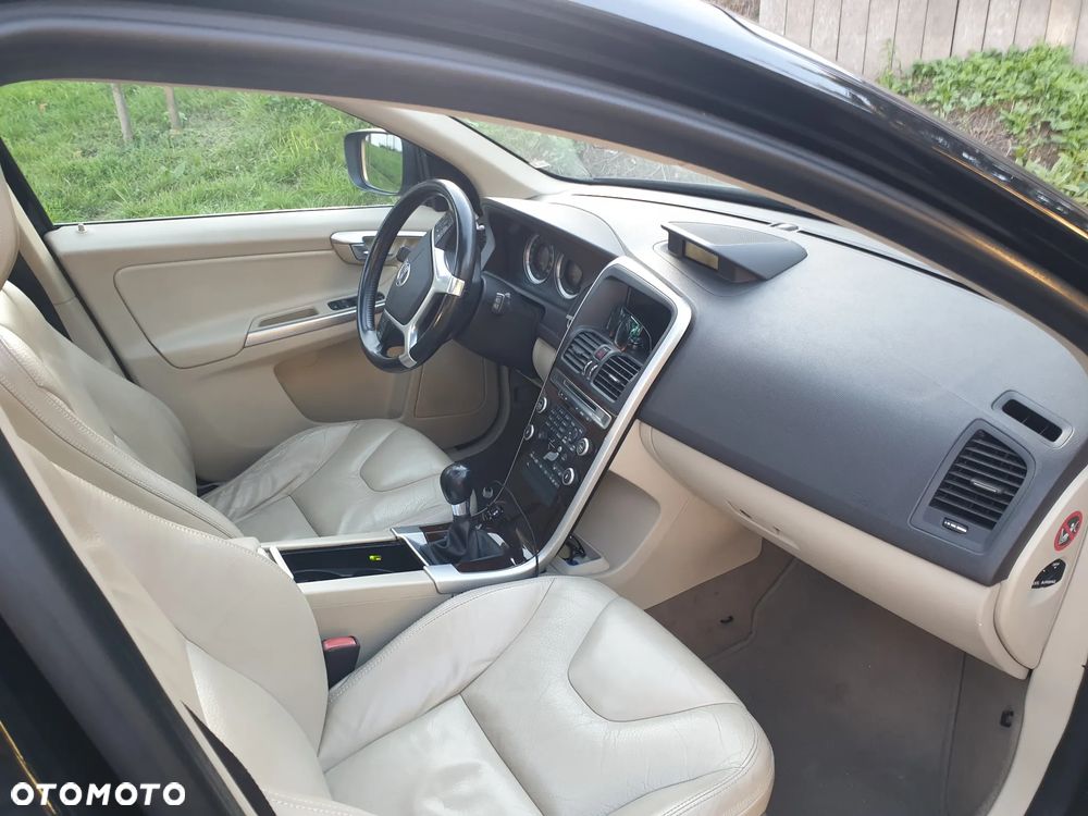 Volvo XC 60 D3 Momentum - 11