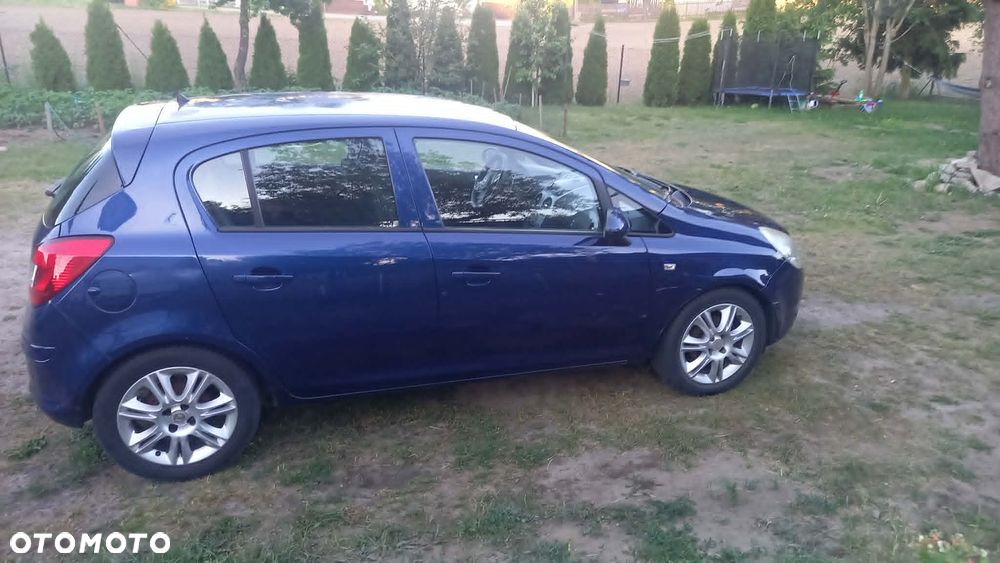 Opel Corsa 1.2 16V Cosmo - 2
