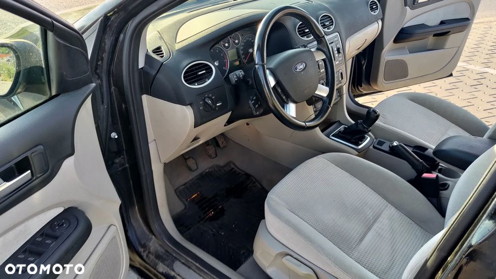 Ford Focus Ghia - 6