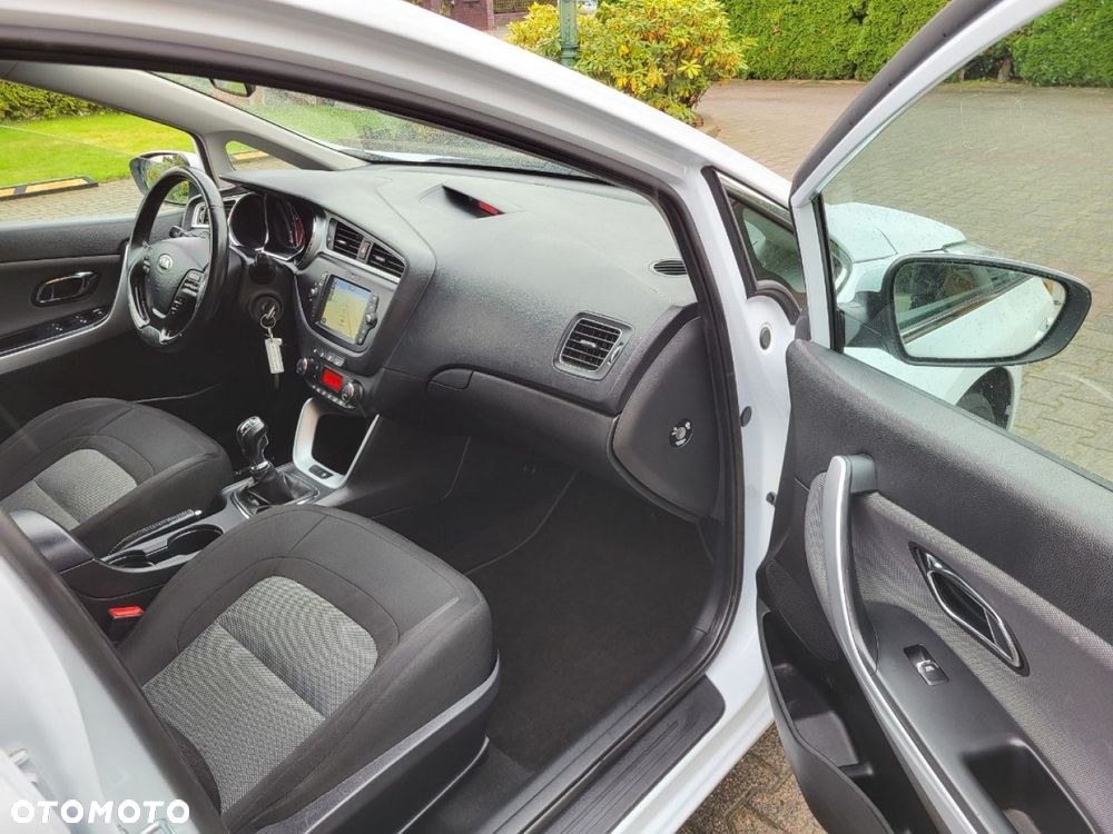 Kia Ceed - 27