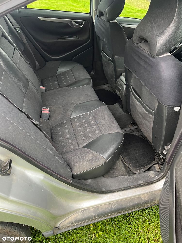 Volvo S60 2.4 D5 - 8