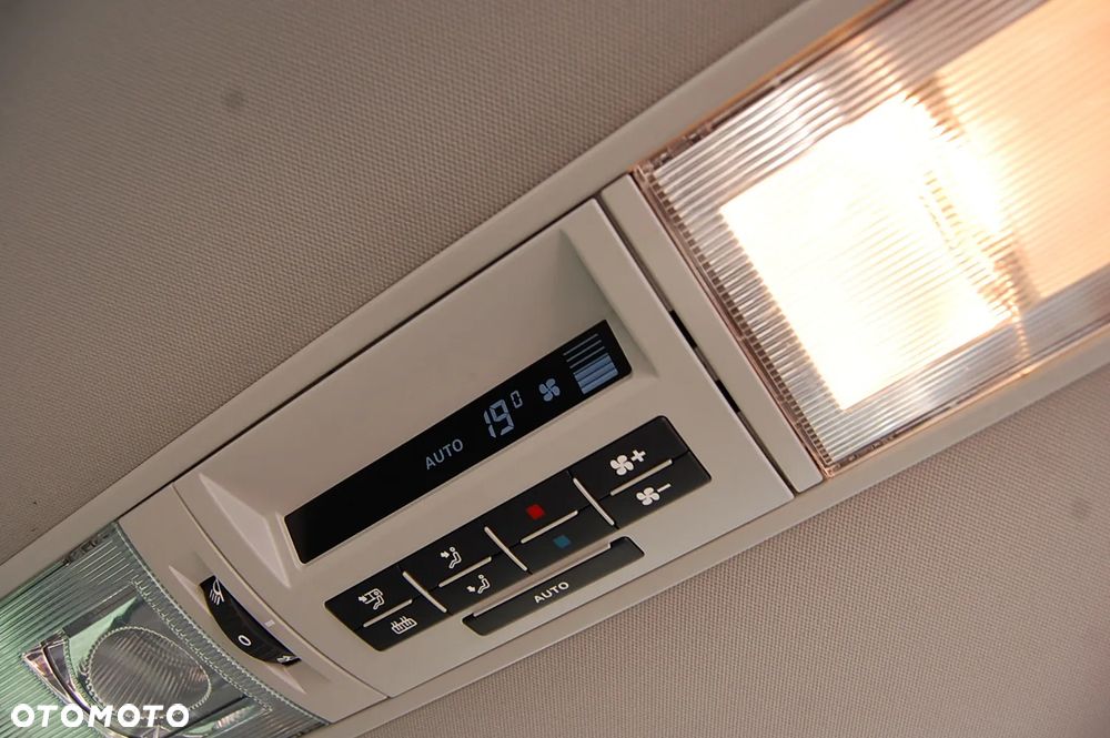 Volkswagen Caravelle - 28