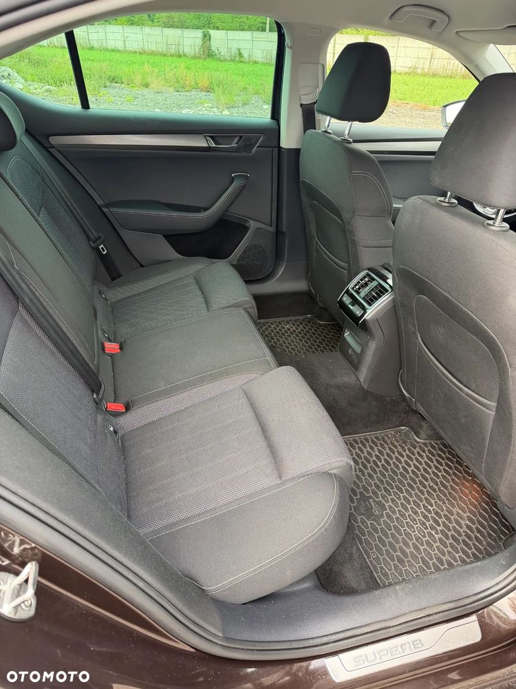 Skoda Superb 2.0 TDI Active DSG - 8