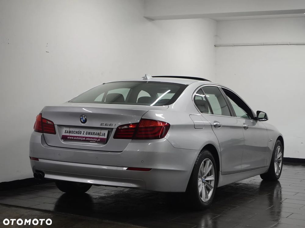 BMW Seria 5 528i - 8