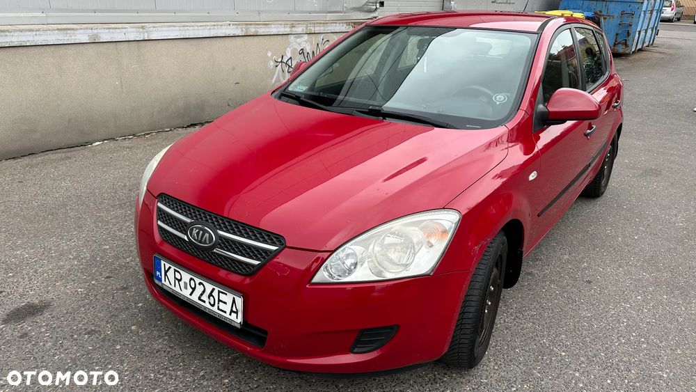 Kia Ceed - 31