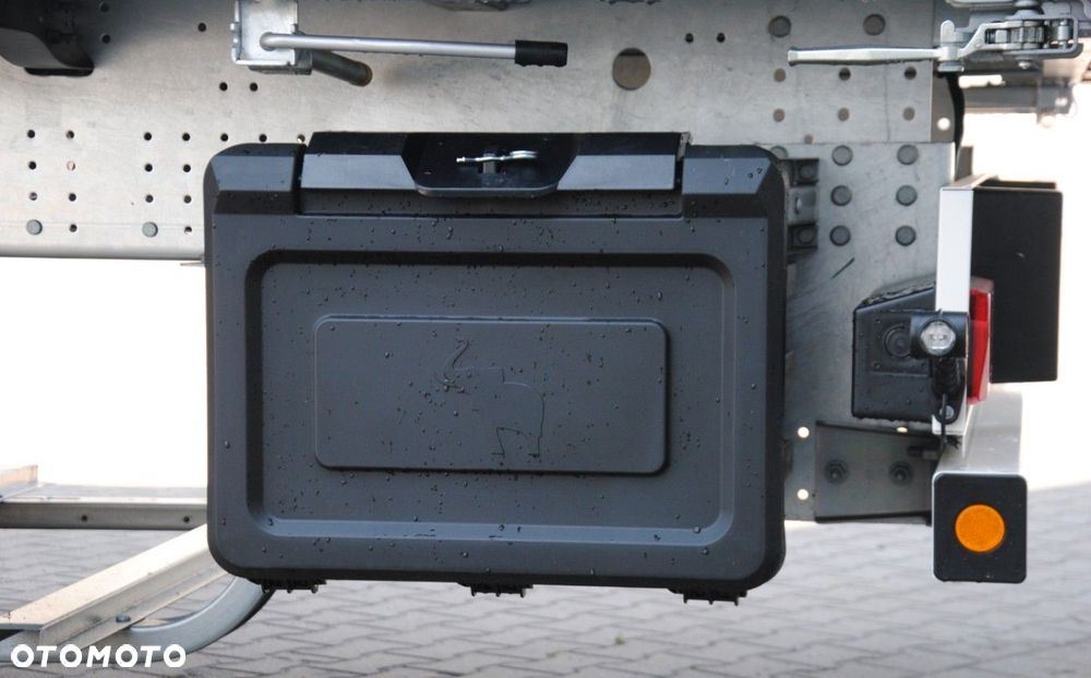 Schmitz Cargobull SCS, Kurtyna - 8