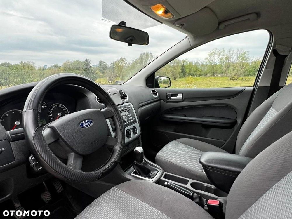 Ford Focus 1.6 Ambiente - 23