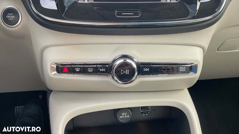VOLVO XC40 2022 — imagine 23
