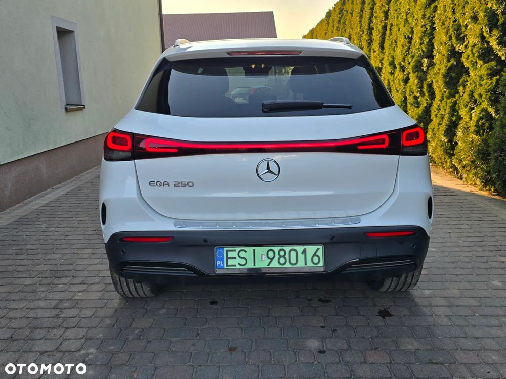 Mercedes-Benz EQA - 4