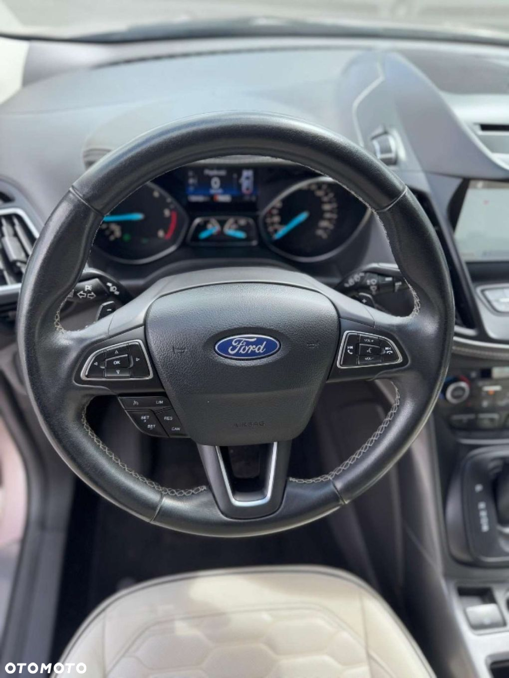 Ford Kuga - 23