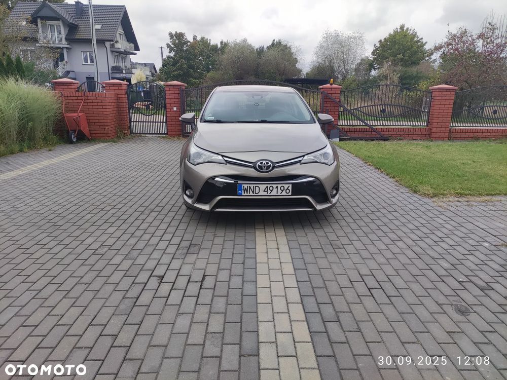 Toyota Avensis 1.6 Active - 12