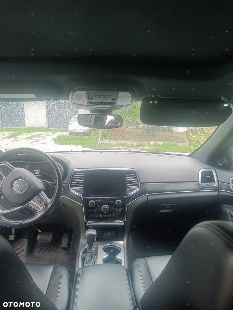 Jeep Grand Cherokee - 12