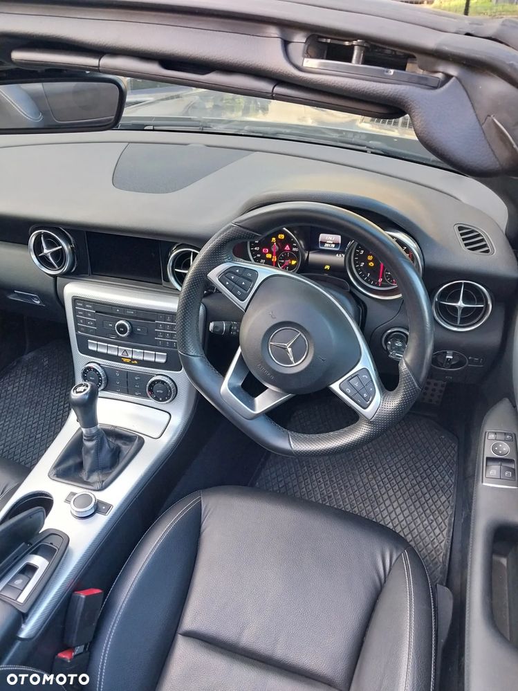 Mercedes-Benz SLC 180 - 12