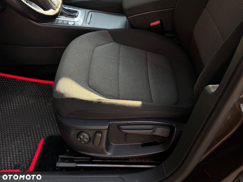 Volkswagen Passat 2.0 TDI Comfortline DSG - 29